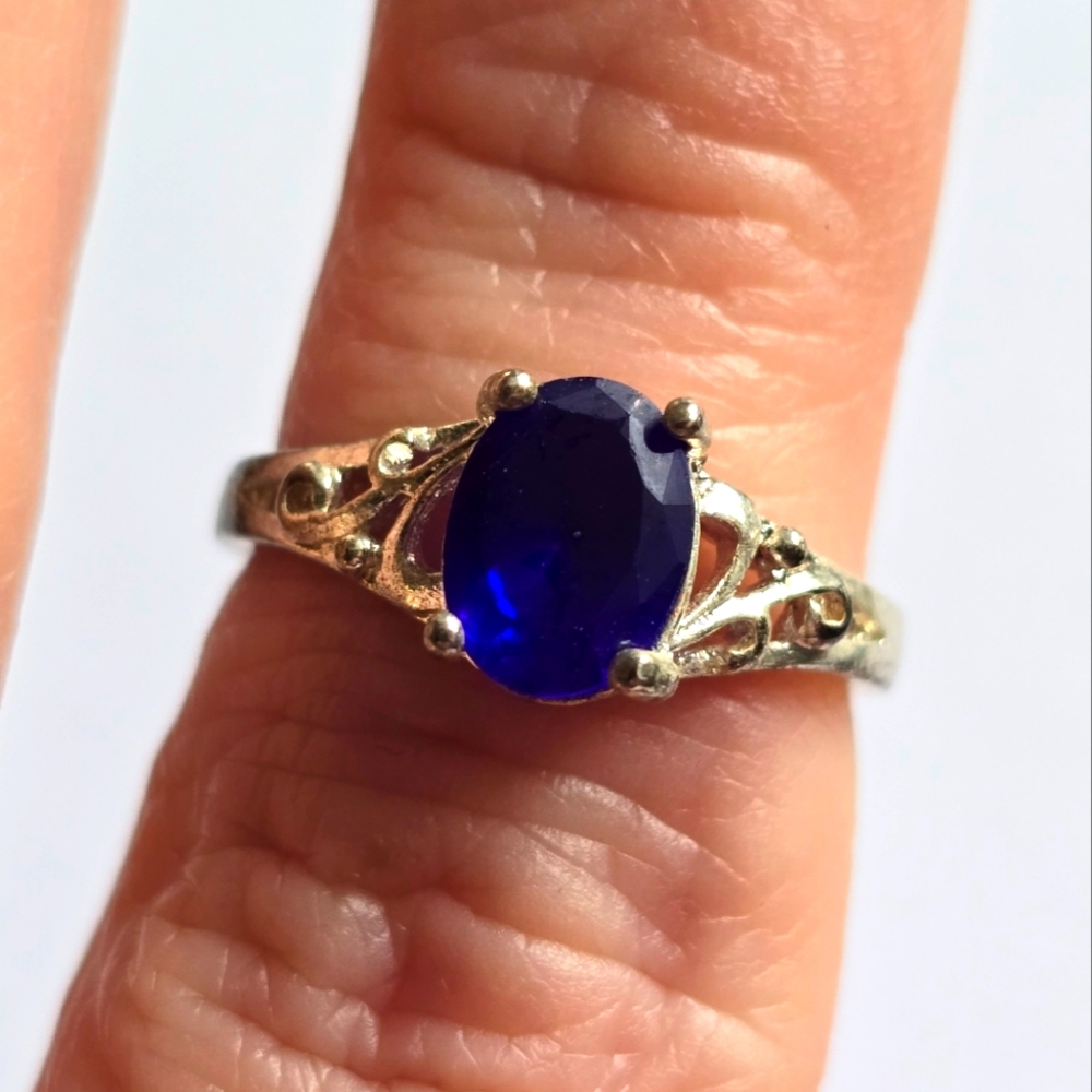 Blue gem ring silver tone size 5.75 5 3/4 classic elegant dainty